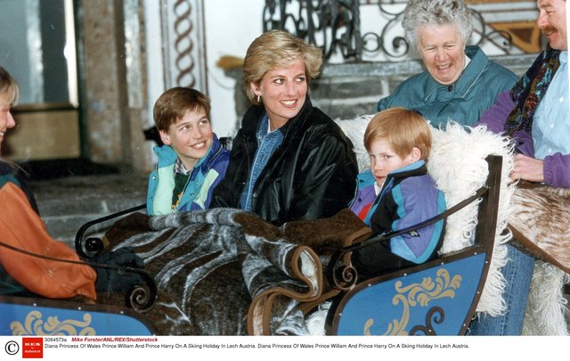 20 лет без Дианы: смотрите редкие семейные фото принцессы 