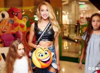 Оля Полякова пришла в кино в рваных джинсах и засветила нижнее белье