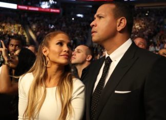 Дженнифер Лопес сходила на боксерский матч в сексуальном платье за 580 евро