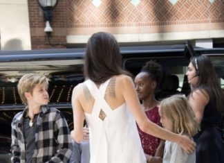 Анджелина Джоли приехала на кинофестиваль в Торонто c детьми и вызвала фурор в белом костюме