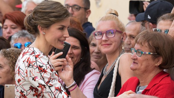 Королева Испании Летиция вышла в свет в наряде за 70 долларов