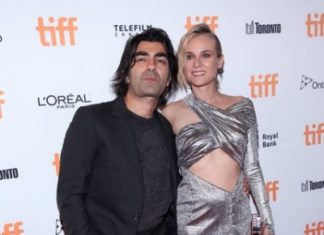 41-летняя Диана Крюгер покорила смелым нарядом на красной дорожке