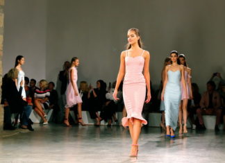 «Мисс Украина-2016» Александра Кучеренко открыла показ Анастасии Ивановой на Ukrainian Fashion Week