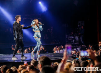 Как выбирали «Мисс Украина-2017»: обнаженная активистка Femen, механическая рука и звездные гости