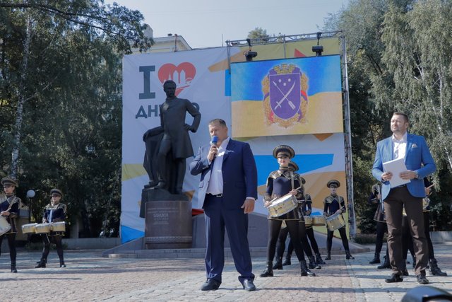 Кличко, трехметровые чипсы и авиашоу: Днепр зрелищно отпраздновал День города