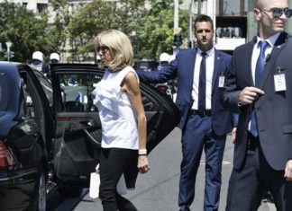 Бриджит Макрон в Греции: три ярких образа первой леди Франции