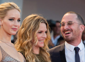 Дженнифер Лоуренс и Даррен Аранофски впервые вместе вышли в свет