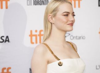 Битва белых нарядов: Кейт Уинслет, Джулианна Мур, Эмма Стоун и Анджелина Джоли блистали в Торонто