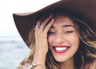 Беременность Регины Тодоренко заметна невооруженным взглядом, но девушка пытается скрыть ее от чужих глаз