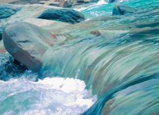 В Сочи спасатели обнаружили тело одного ребенка из двух, унесенных рек