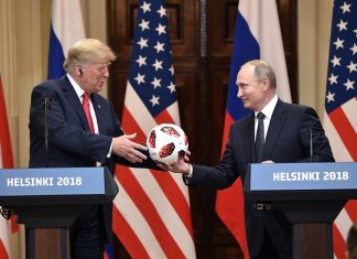 В подаренном Путиным Трампу мяче нашли чип