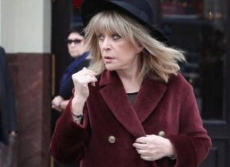 Пугачева на похоронах Караченцова появилась не накрашенная, молчаливая и мрачная