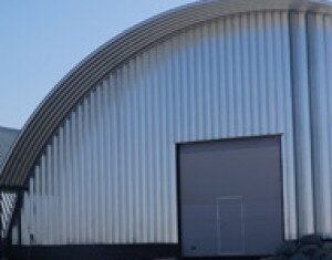 Как осуществляется ремонт кровли арочных ангаров?