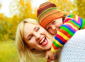 Когда День матери в России: какого числа