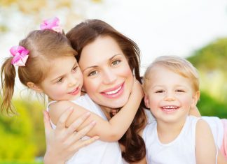 День матери: когда, что дарить и как поздравлять?