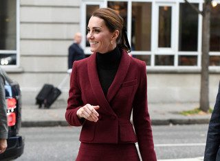 Оптом дешевле: Меган Маркл и Кейт Миддлтон оделись одинаково