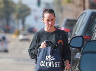 Ноги-колонны: Дженнифер Лав Хьюитт безобразно растолстела