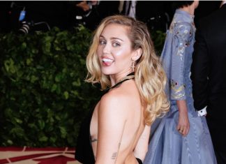 Гадкие утята? Звезды показали, как выглядели в детстве