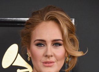 Певица Адель показала, как выглядела в детстве