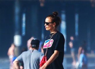 На море Шейк продемонстрировала совсем не модельные ноги