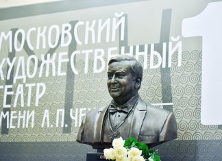 В МХТ имени Чехова открыли памятник Олегу Табакову