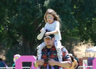 Милота дня: Чаннинг Татум примерил дочкину тиару