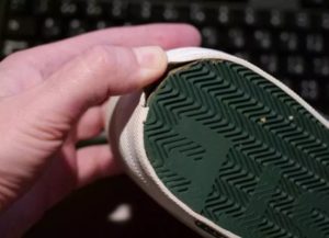 Чем лучше заклеить кроссовки?