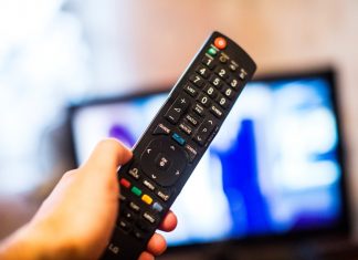 Волонтеры помогают жителям регионов настраивать приставки для цифрового ТВ