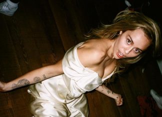 Майли Сайрус наконец-то показала фото со свадьбы