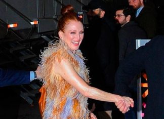 58-летняя Джулианна Мур показала ноги в мини-платье