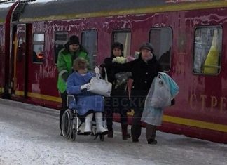 Эдита Пьеха замечена в инвалидном кресле