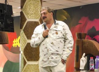 Писатель Дмитрий Быков госпитализирован: последние новости