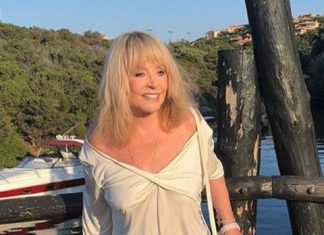 Без макияжа и в мини: в Сети появилось видео танцующей Аллы Пугачевой