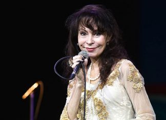 Концертный директор: «Хлебникову все чаще видят подшофе»