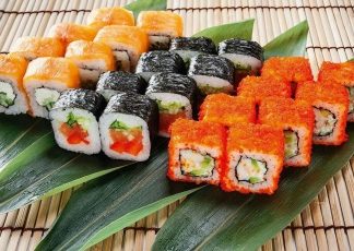 Почему роллы стали так популярны в России?