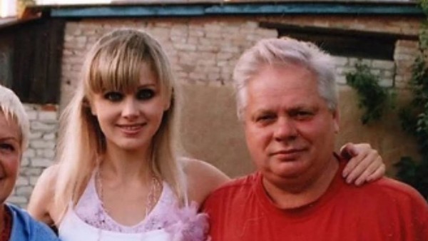 Певица Натали похоронила отца 