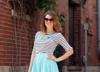 С чем сочетается бирюзовая юбка?