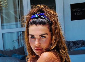 Анна Седокова ответила на критику откровенных фото: «Женщина может читать Ремарка в стрингах»