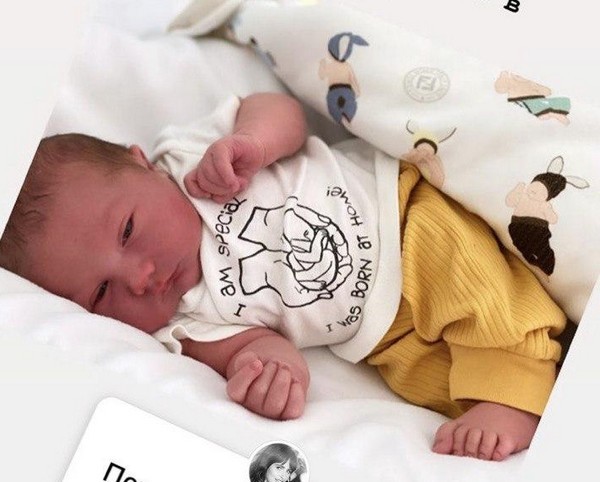 Саша Зверева показала лицо новорожденного малыша