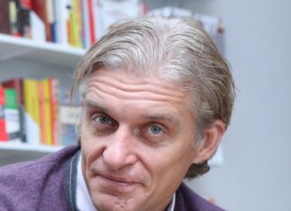 Коллеги больного раком Олега Тинькова побрились в его поддержку — фото