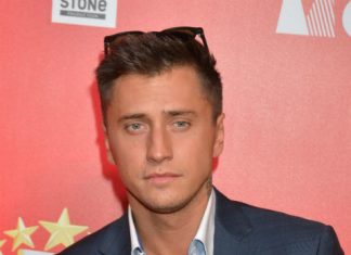 Прилучный и Карпович показали страсть на публике – видео