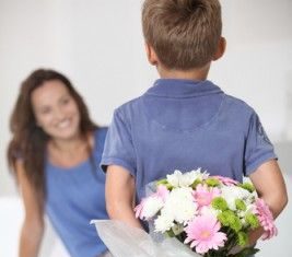 Какие цветы подарить маме на День матери?