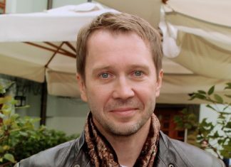 Евгений Миронов: «В детстве было непонятно до конца, смогу ли я ходить»