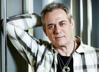 «Ты везде»: на могиле Сергея Доренко появился необычный памятник