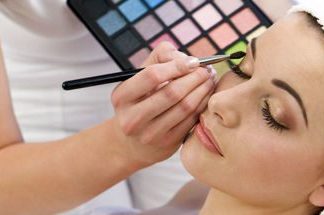 Как стать визажистом?