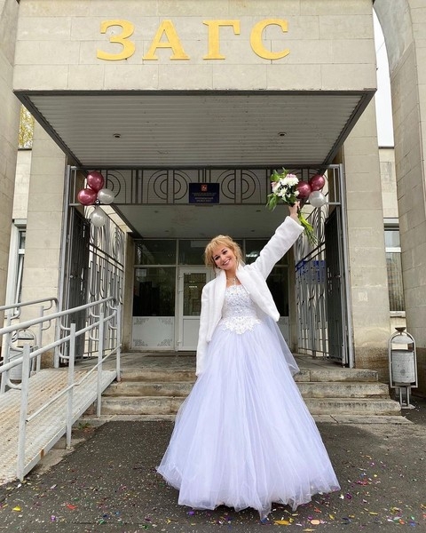 Кристина Асмус опубликовала фото в свадебном платье