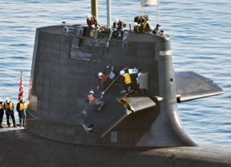 Японская субмарина не смогла обойти судно – при ремонте ее доломали