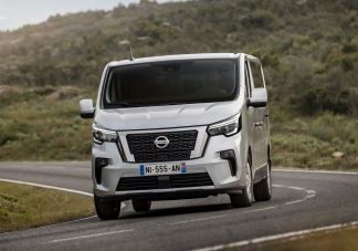 Nissan NV300 Combi стал более угловатым по примеру родственного Трафика