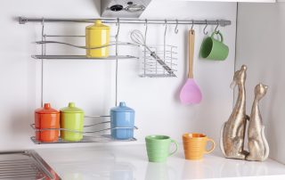 Рейлинги: отличная функциональная и декоративная деталь для кухни