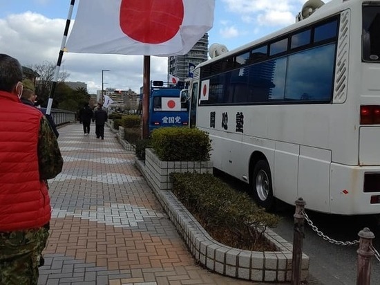 Японские националисты потребовали от властей забрать российские Курилы